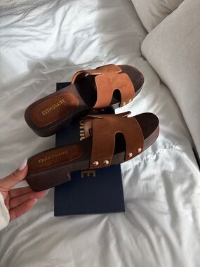BRAND NEW Cushionaire Thai Cognac Suede Slide Sandals size 7